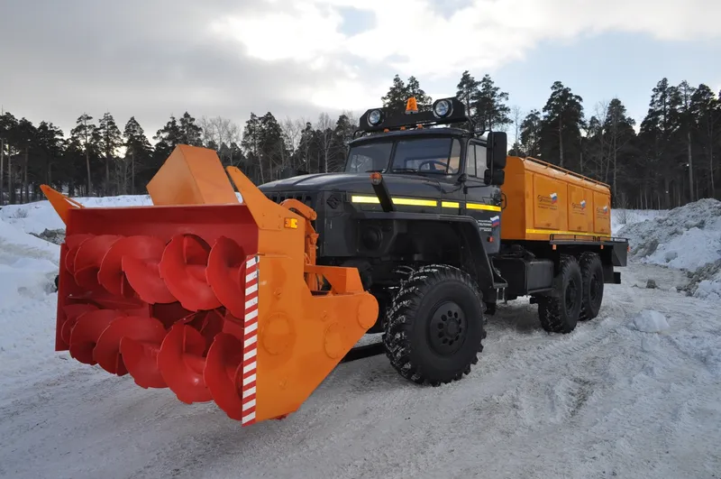 Шнекороторный снегоочиститель на базе Урал 4320